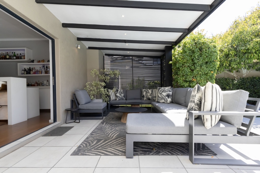 To Let 4 Bedroom Property for Rent in Big Bay Western Cape